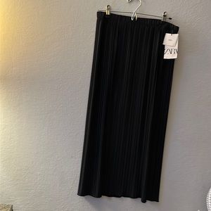 Zara pleaded skirt black new with tags